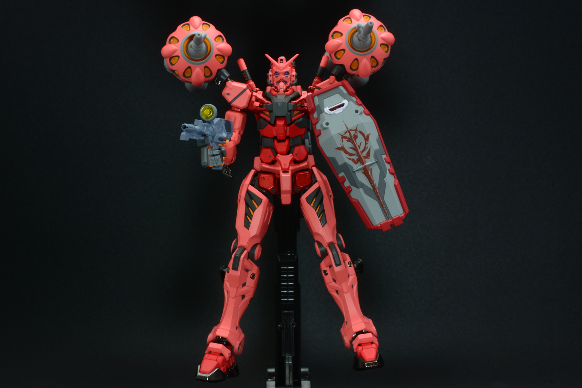 「METAL ROBOT魂 赤いガンダム」は6月21日発売、価格は24,200円。現在でも入手可能だ