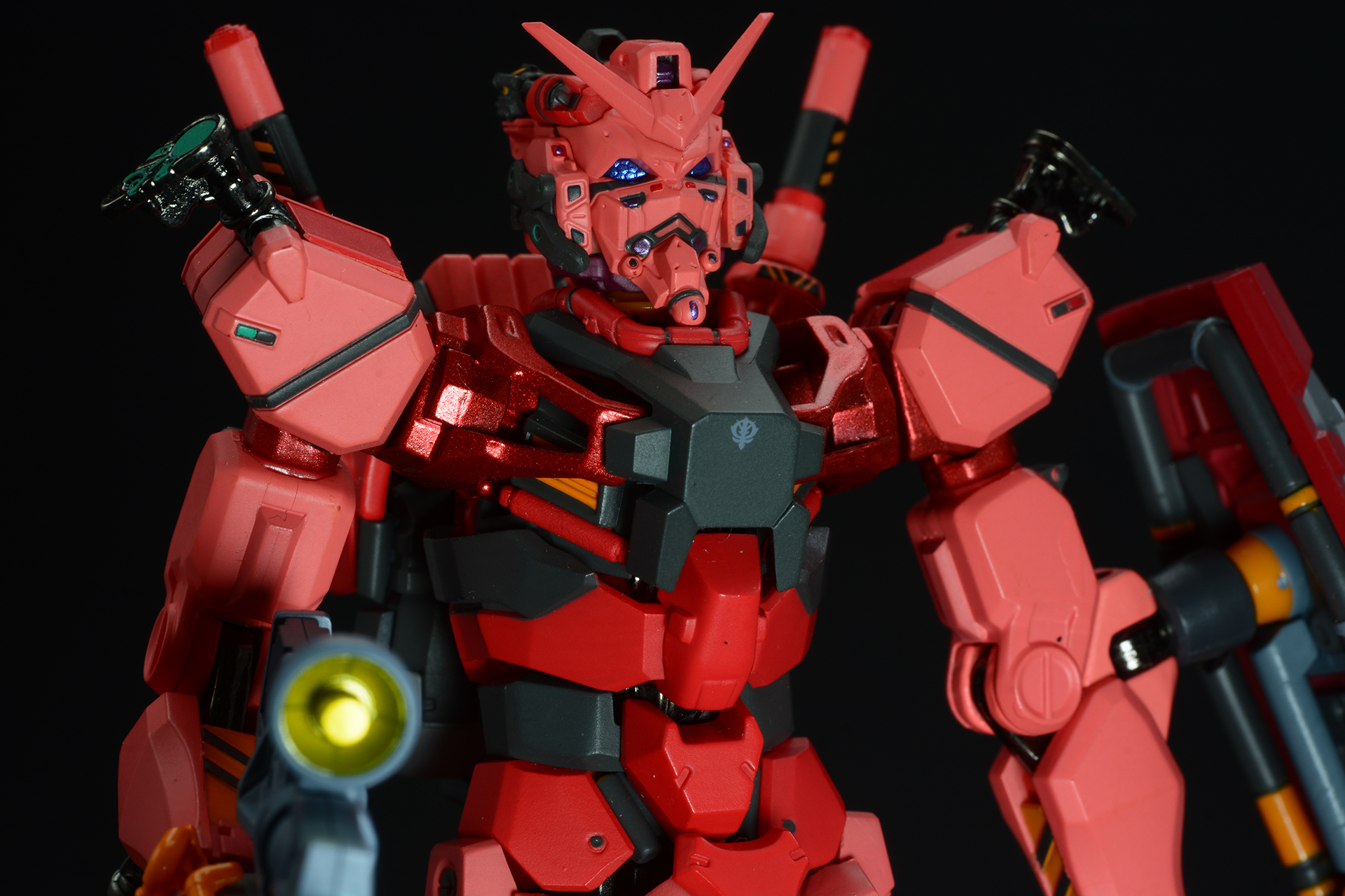 山下いくと氏が「初代ガンダム」をモチーフにデザイン