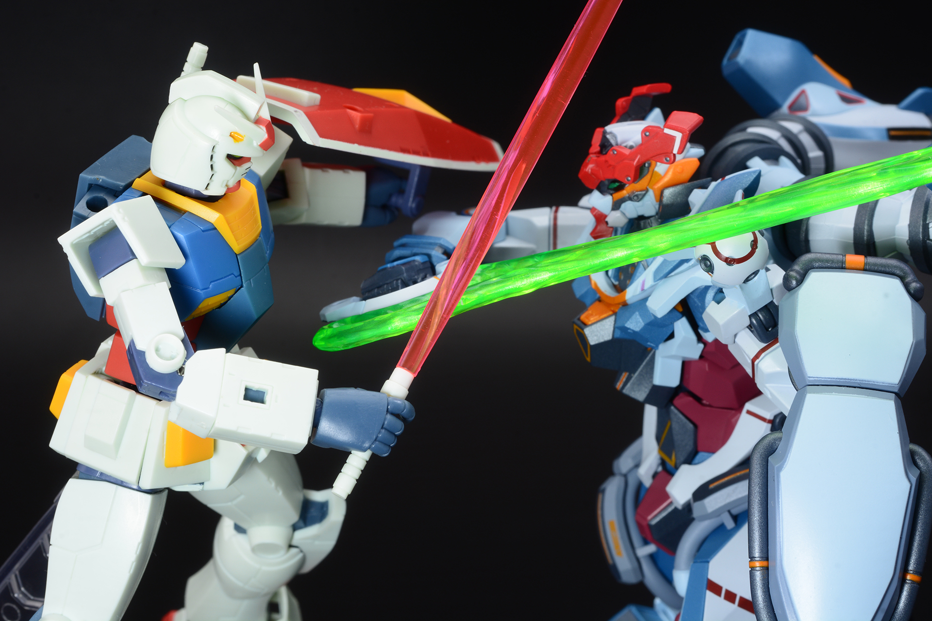 別世界から現れたガンダムと戦う