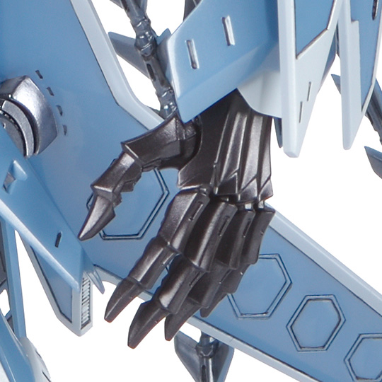 金型では再現不可能かと思われた有機的な形状の放電エフェクトは、美しいクリアパーツで成型