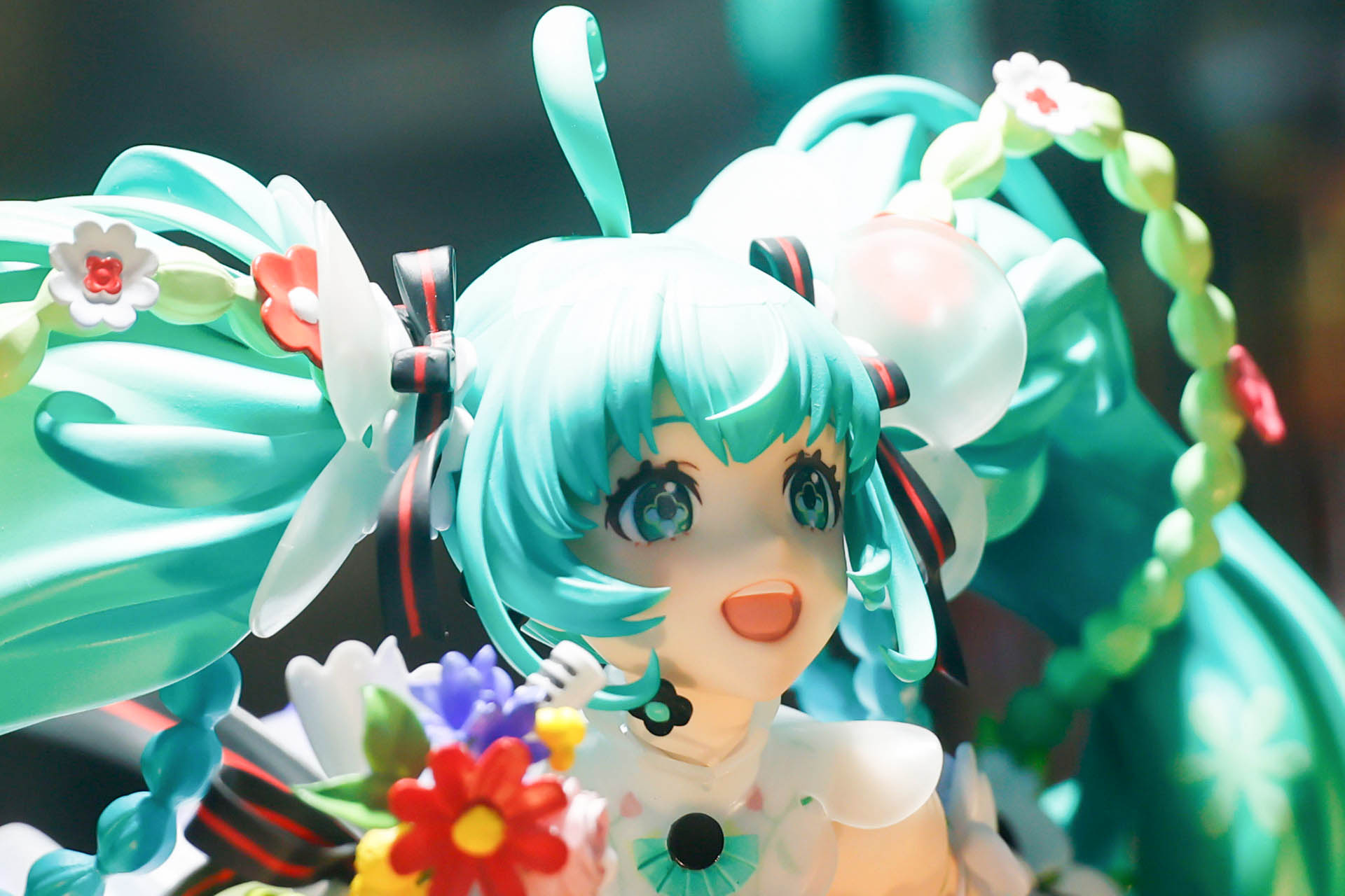 髪を束ねるリボンなど細部もしっかり再現されている