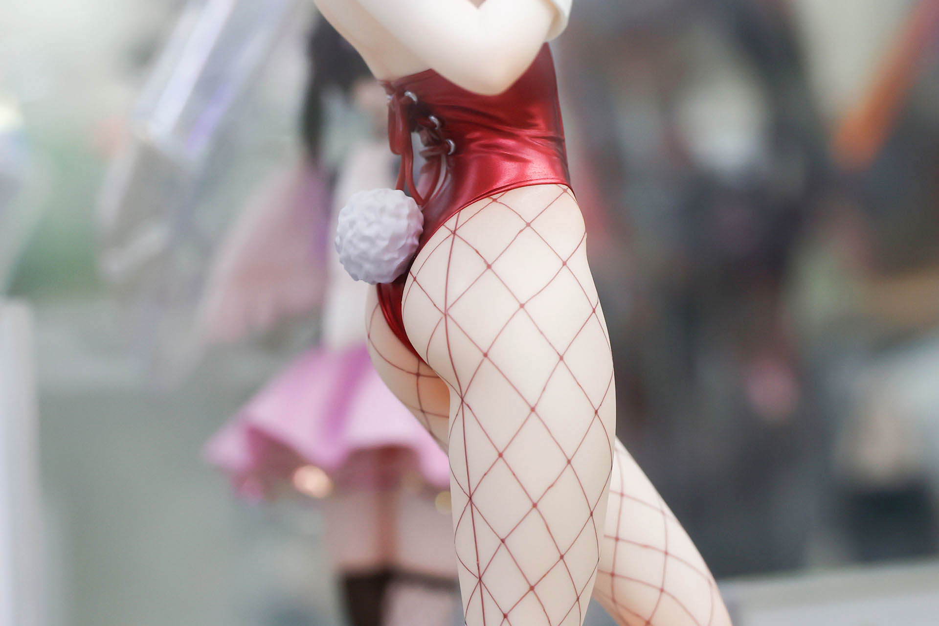 お尻には尻尾が付けられている