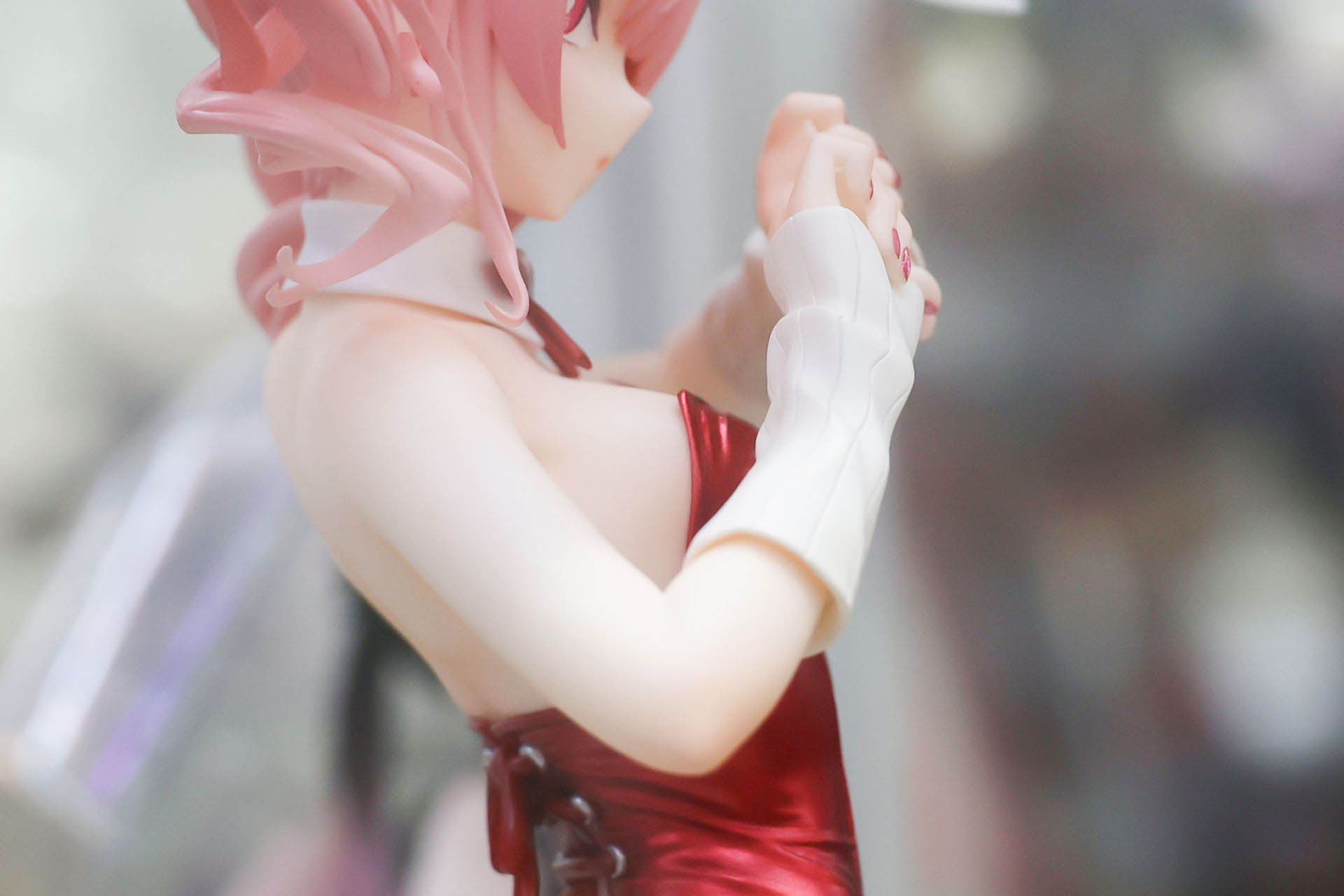 白い素肌も美しい