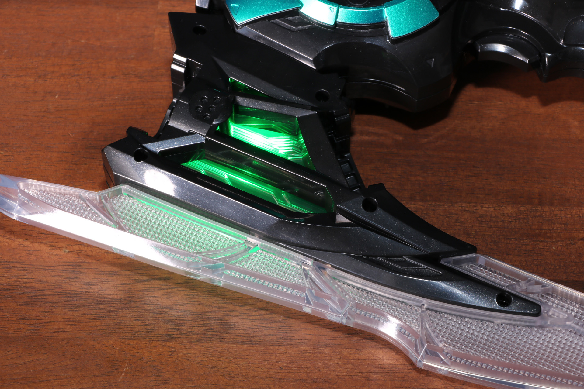 トリガーを押すとLEDが緑色に発光。音声も発動する