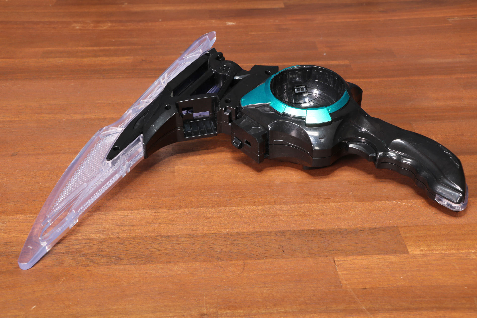 鎌のように弧を描く独特のデザインを再現