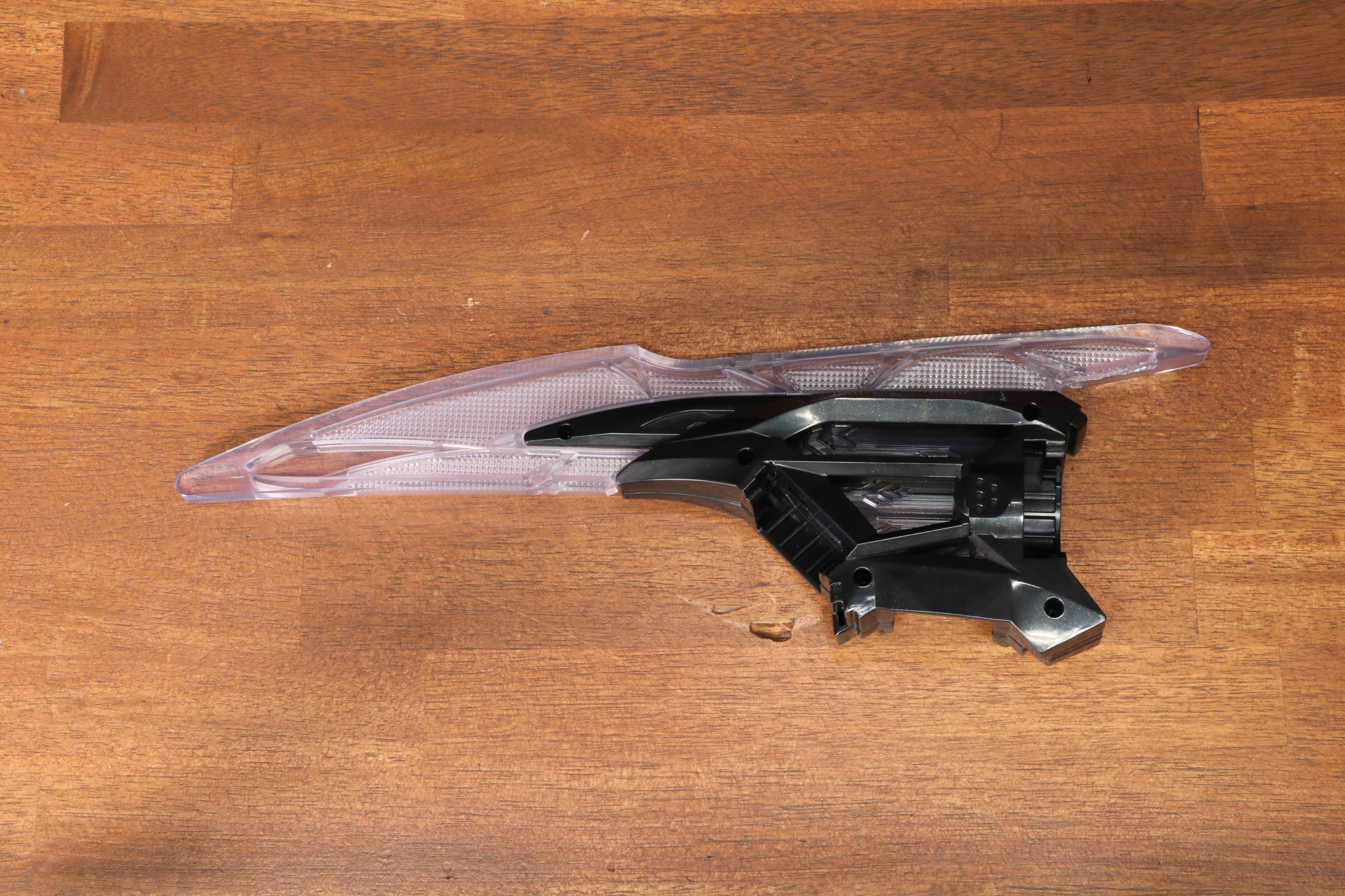 裏面にもモールドや流線造形がしっかりと施されている