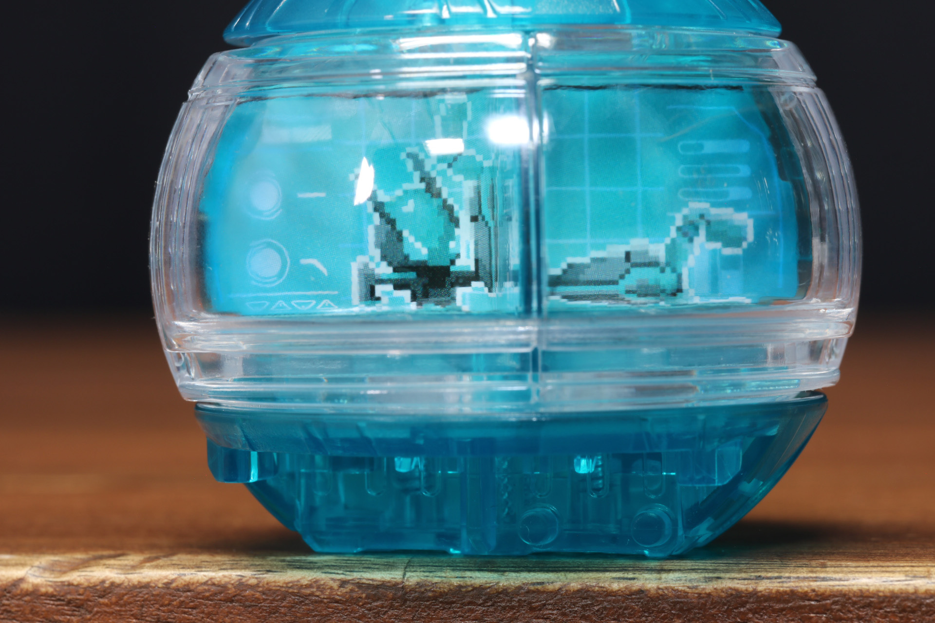 背面には認識ピンが備わっている