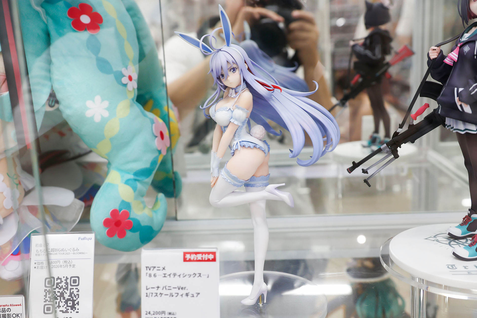 フィギュアの素材はPVCとABSで、全高は約260mmだ