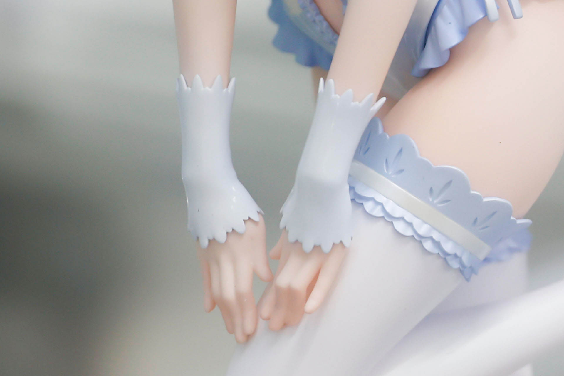 手首につけているアームカバーもおしゃれだ