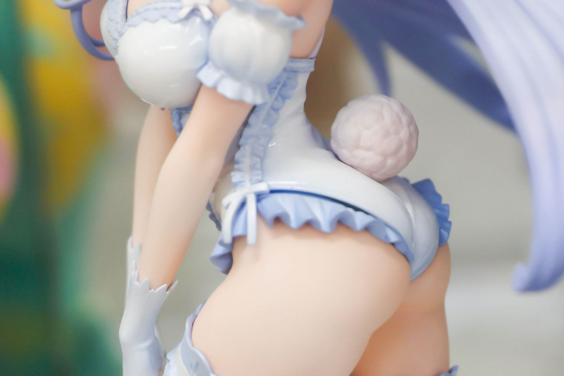 バニー衣装らしい尻尾も付けられている