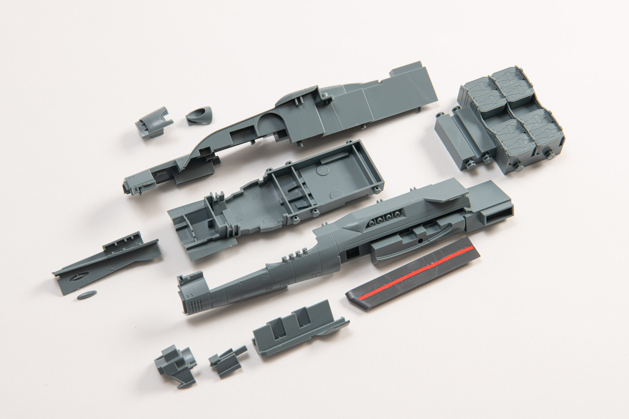 船体前方パーツ。格納庫が特徴で、パーツも大きいからすぐに船体が組み上がる。