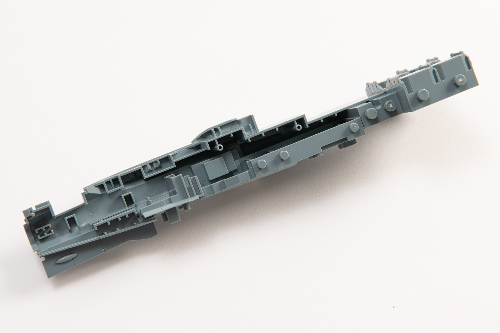 大ぶりなパーツをはめ込んで簡単に組み立てられる。