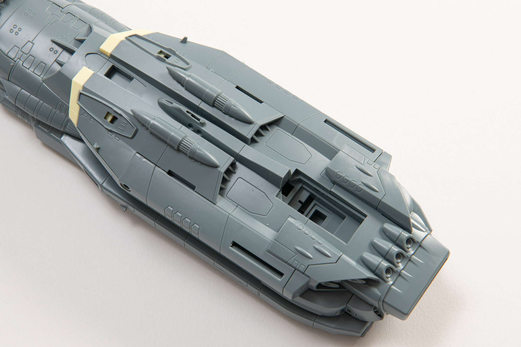 底面部はこのように凹凸がはっきりしていて立体的な造形になっている。