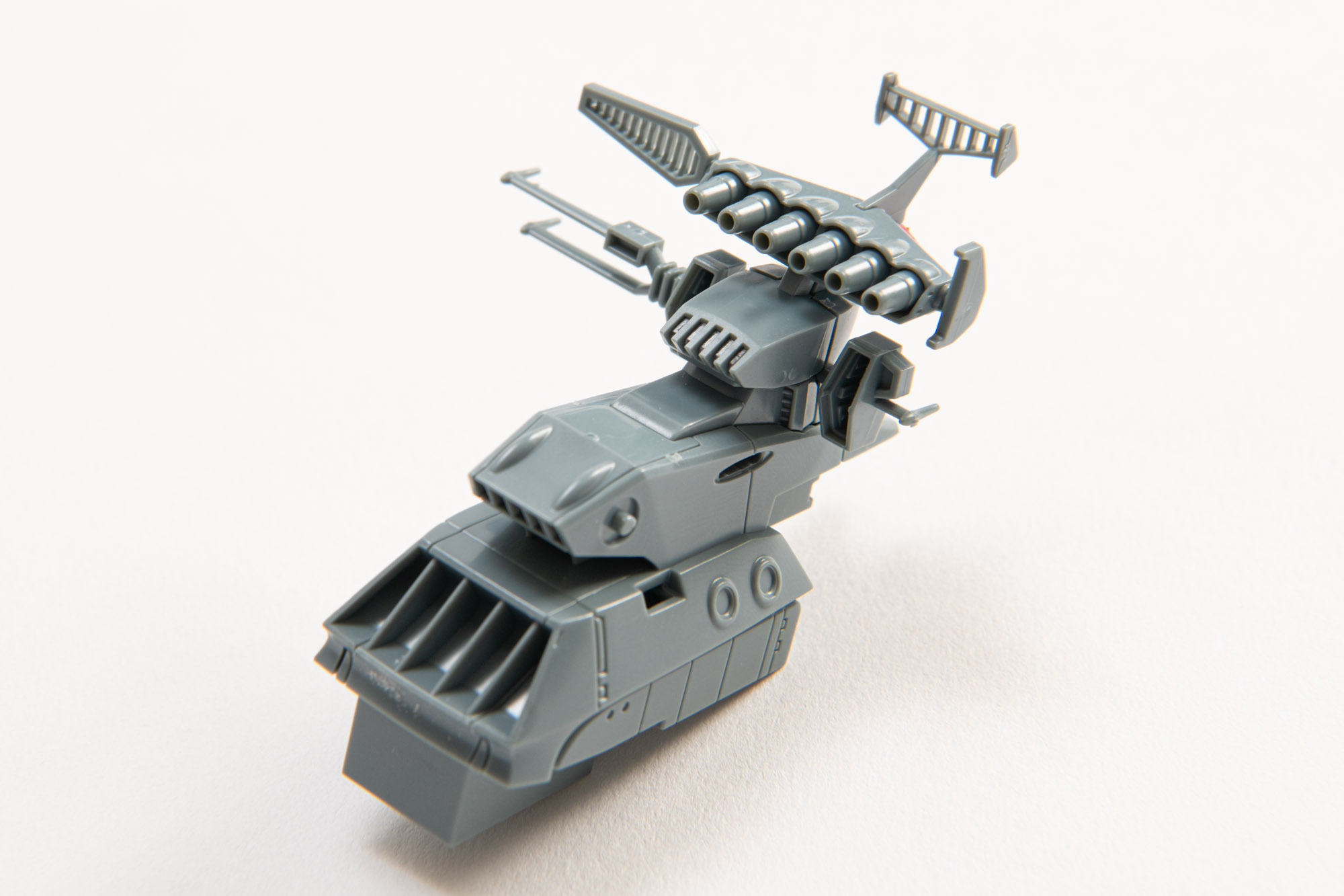 艦橋は前後で分かれていてそれをはめ込むようになっている。