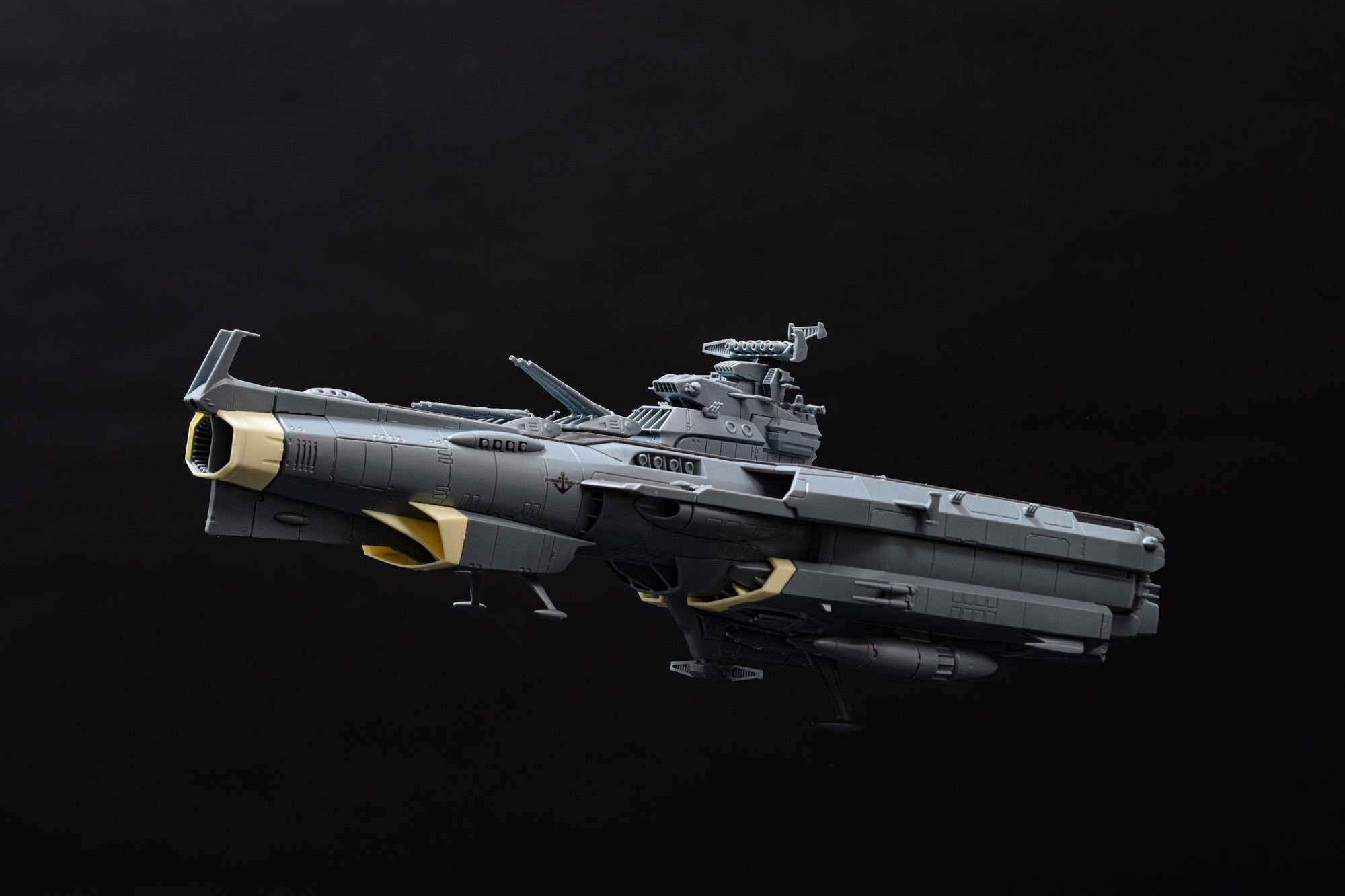 黒のみでシンプルに浮かばせると物々しい雰囲気になる。