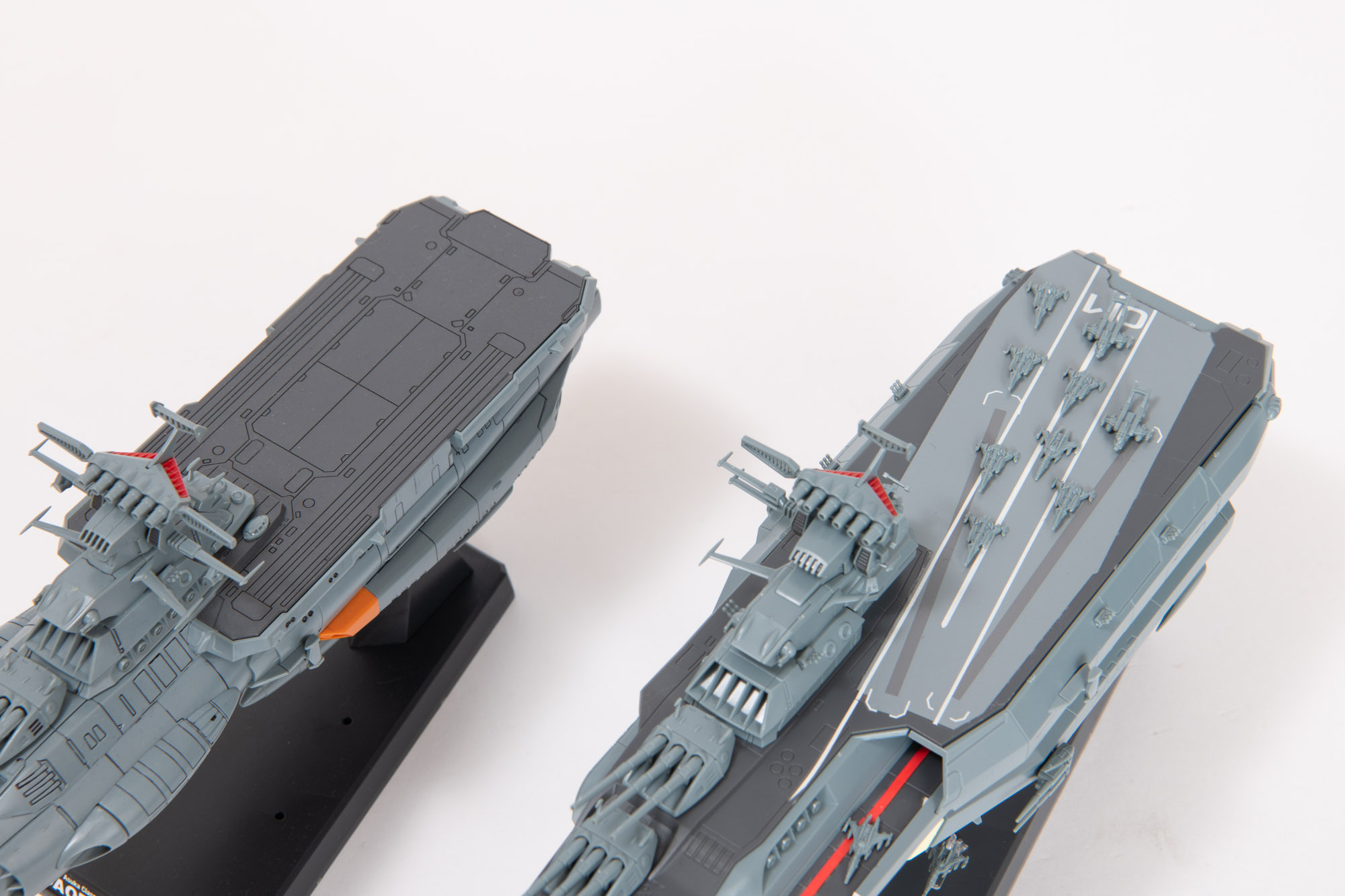 甲板の大きさはさすがヒュウガ級。この広さである。