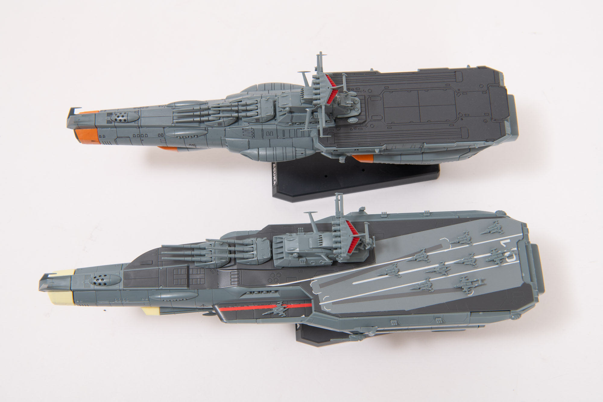 全長はヒュウガ級の方が少し長くなっている。