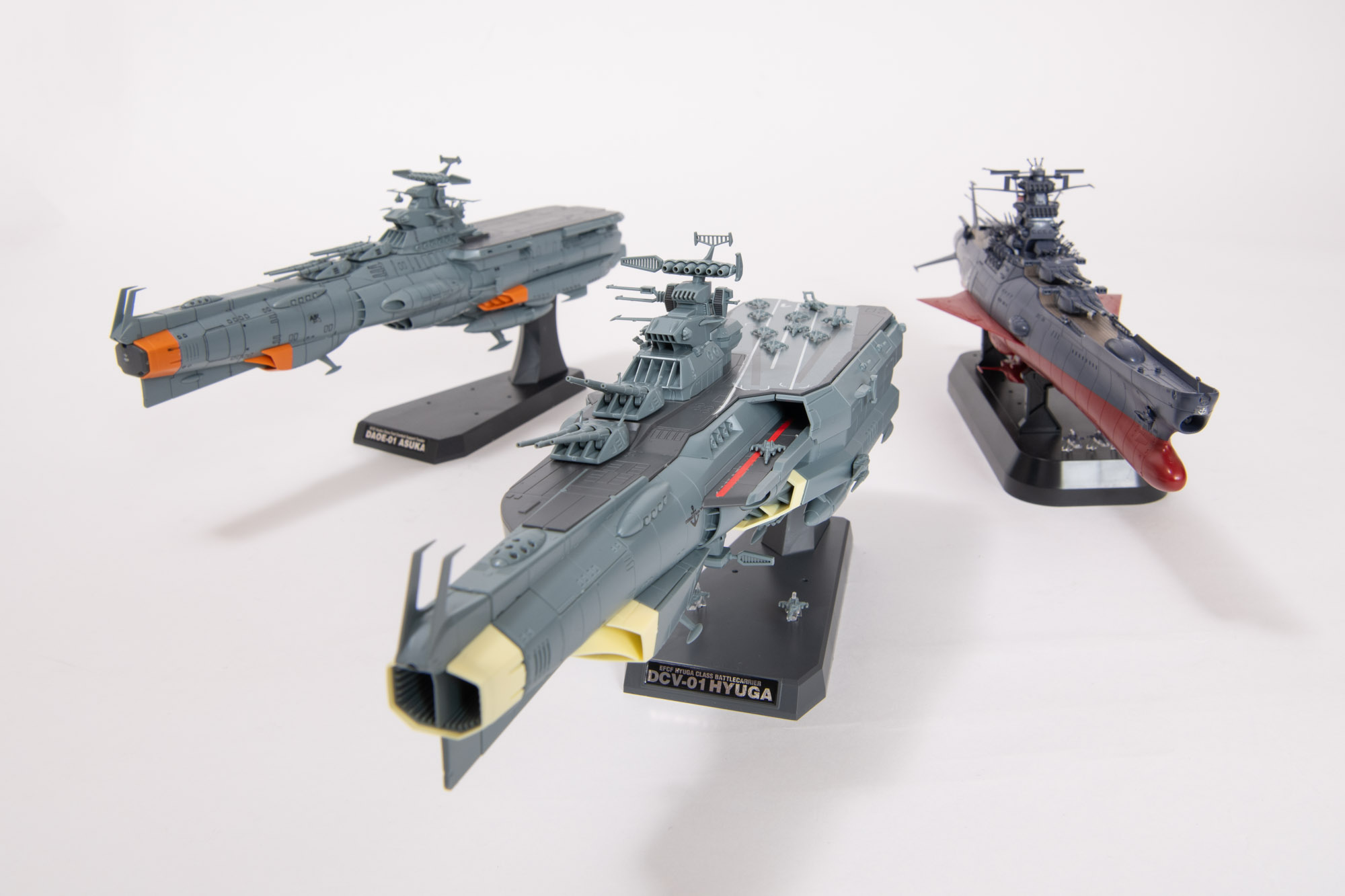 「1/1000 宇宙戦艦ヤマト3199(第3次改装型：参戦章叙勲式典記念塗装）」も合わせて3隻並べると迫力のある艦隊になる。