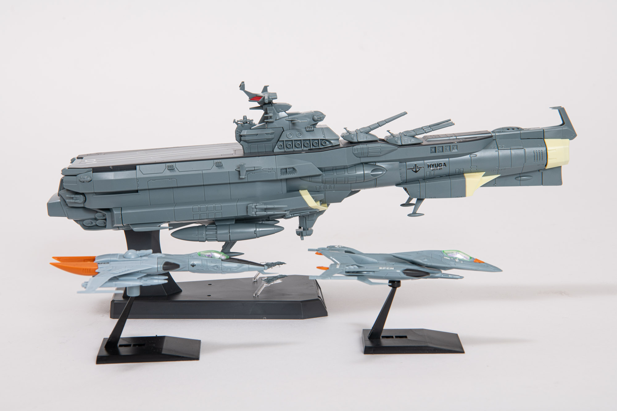 「メカコレクションDX」のコスモタイガーII、コスモパイソンと並べるとこのサイズ比になる。