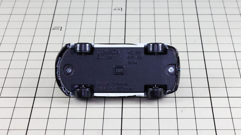 シャーシ：e:HEVによってフラットな底面になっています