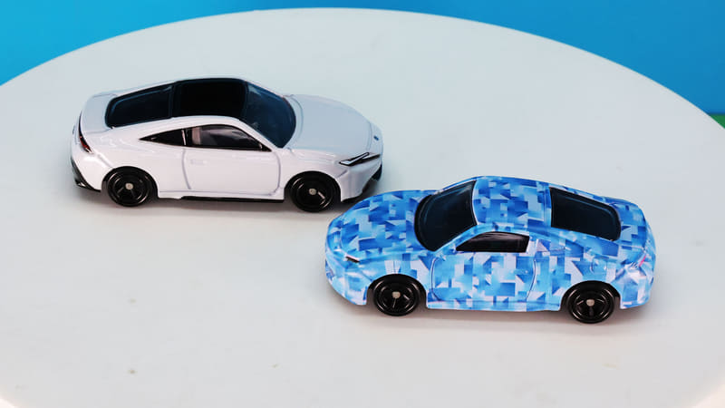 カモフラージュ柄がどのようにディテールを隠しているのかを確認できます