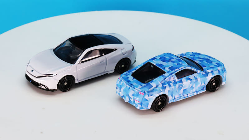 カモフラージュ柄がどのようにディテールを隠しているのかを確認できます