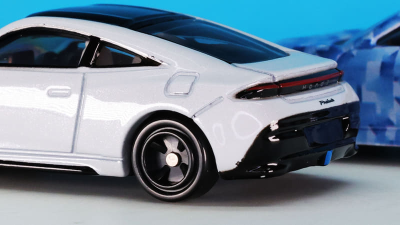 リアのコンビランプも細かな塗分けです