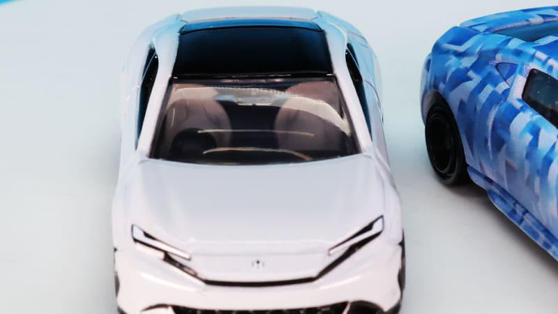 実車ではホワイト×ブルーの内装を再現しています