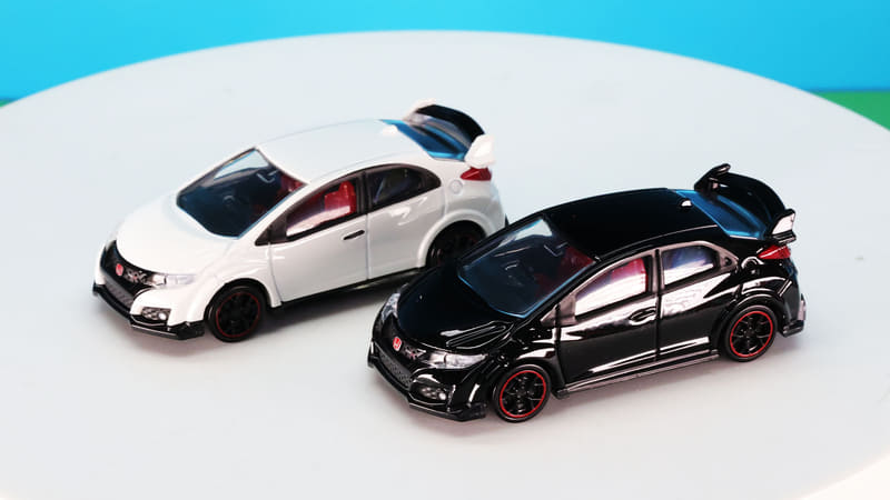 「ブッチギリのTYPE Rを創ろう」という合言葉がぴったりのスタイルをトミカプレミアムのハイディテールで再現！