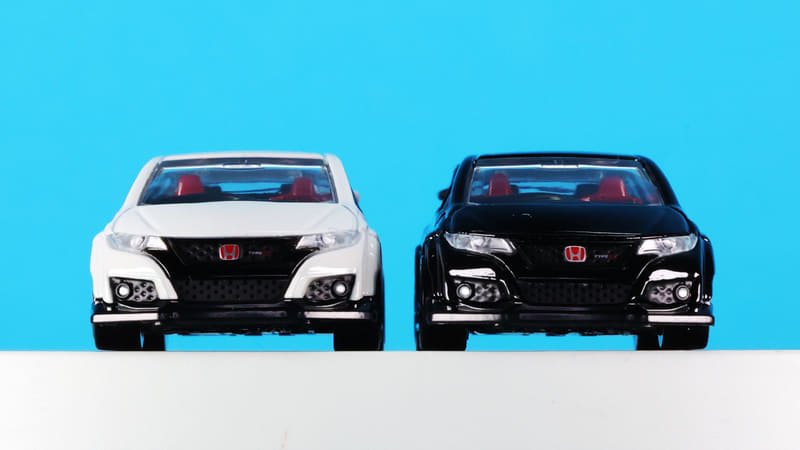 同車シリーズで始めてターボを搭載し、ニュルブルクリンク最速FFの座を勝ち取った（当時）シビック タイプR（FK2）の迫力のフロントマスク