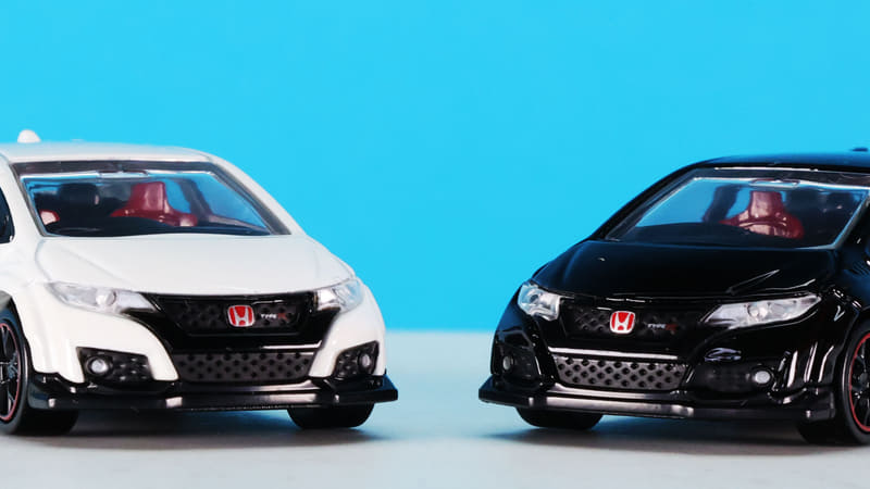 フロントグリルのメッシュを細かく再現しています