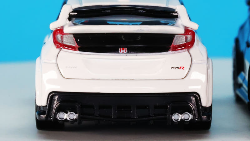 リアエンドには各ロゴマークをプリントしています