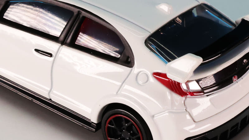 後部ドアのドアハンドルのモールドも確認できます