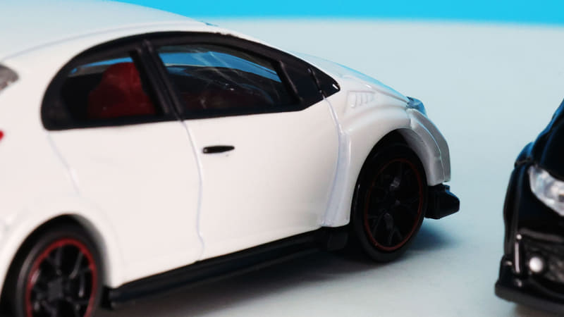 そのフェンダー後部のエアーアウトレットも同じく造形されています