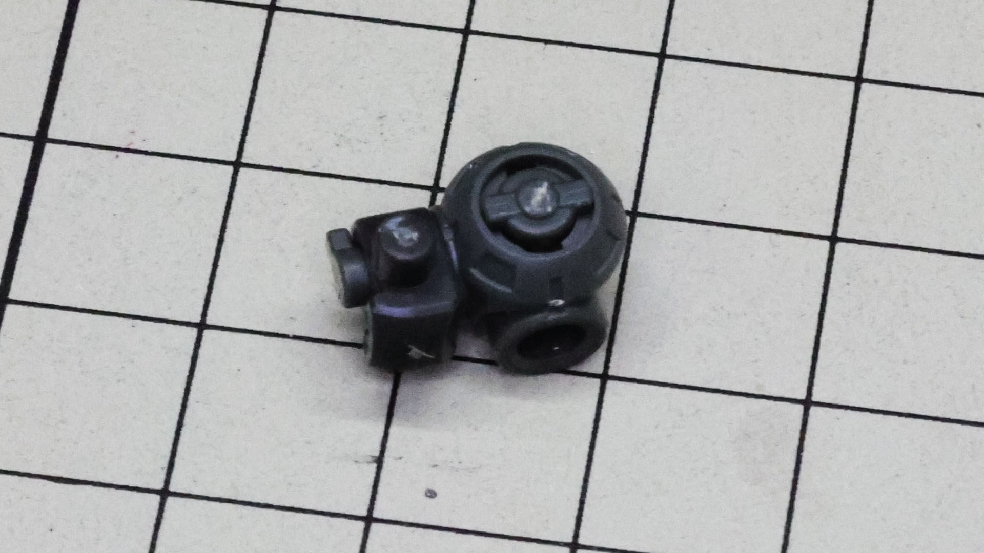 軸ごとに爪が設けられており可動させても抜けにくくなっています