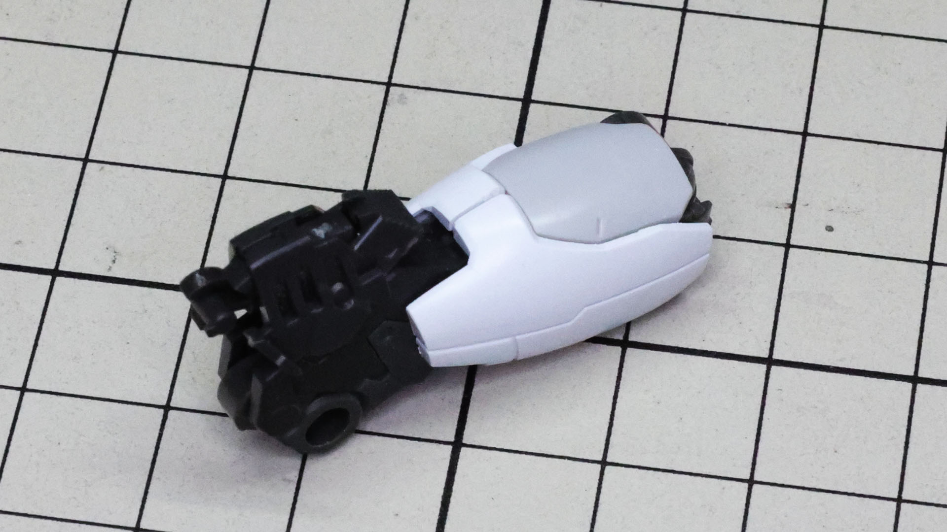 膝下裏側のメカフレームを組んでいきます