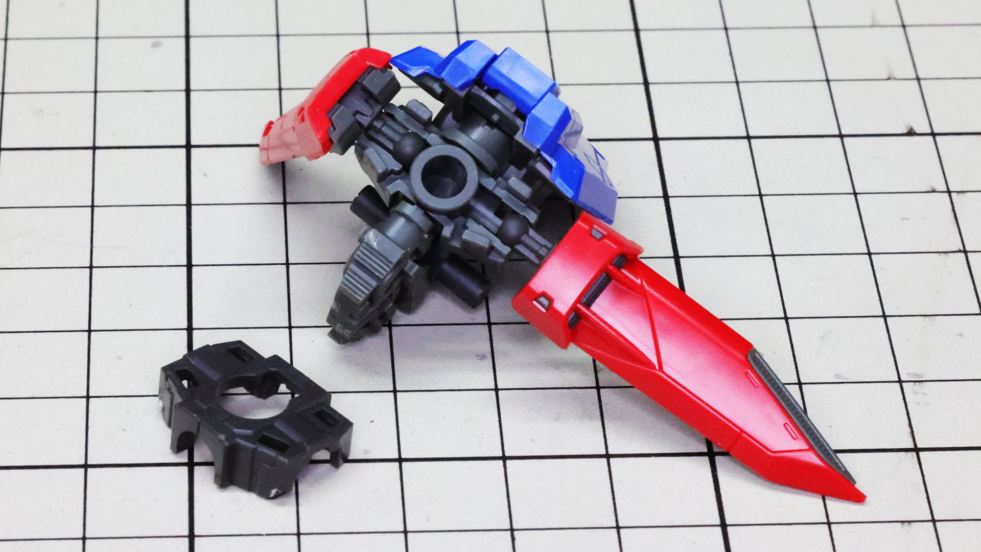 組んだサイドアーマーは伸縮する機構を持っています