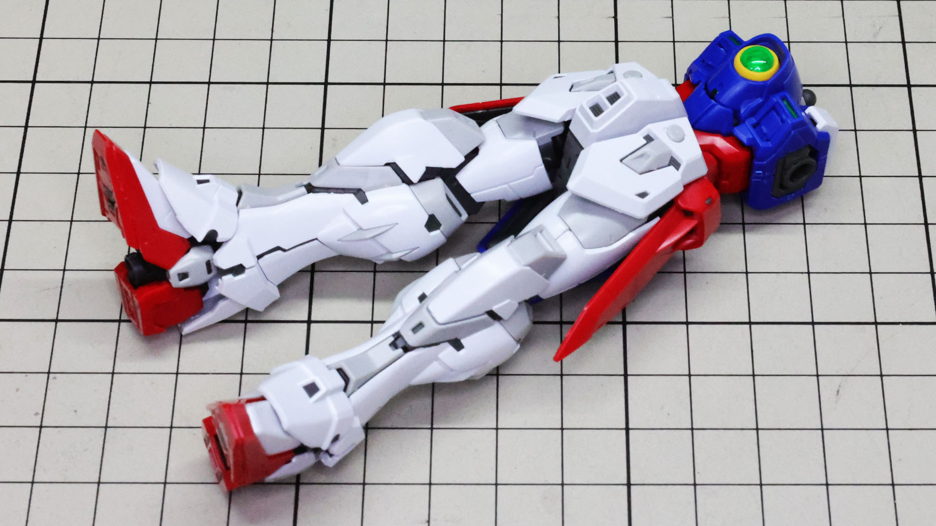 下半身とドッキング。完成に近づいています