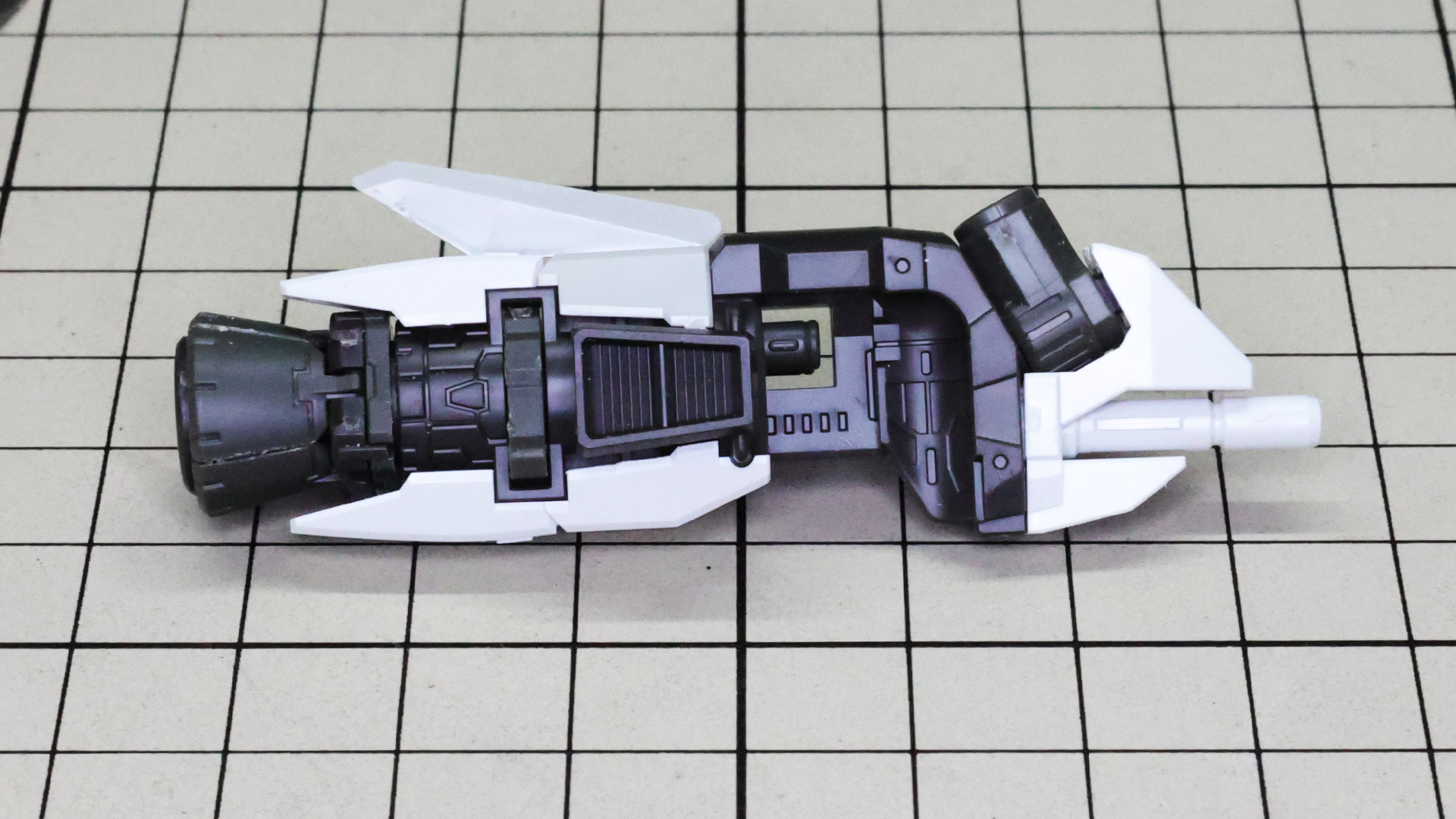 各装甲を組み付けます