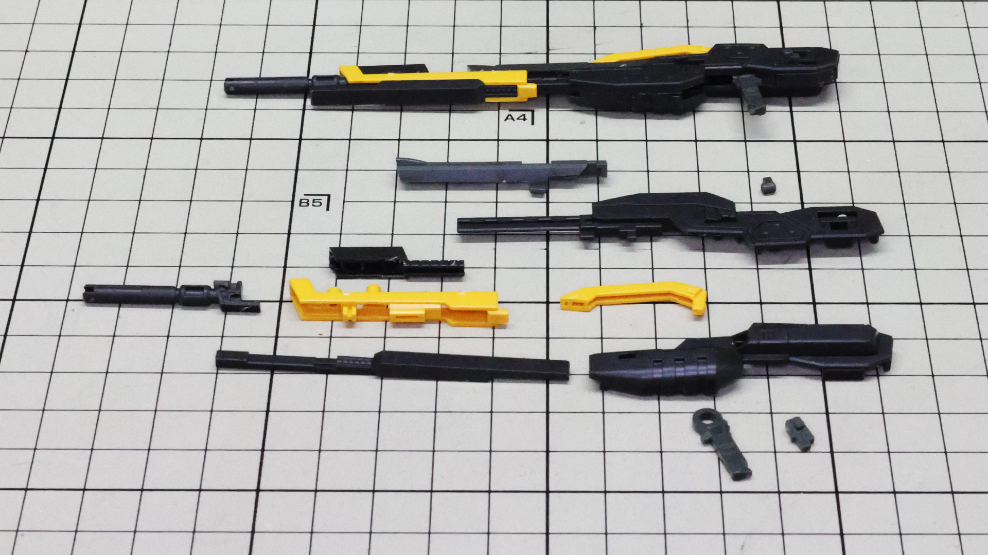 1丁（写真上）を組んであります。カラーごとに分けられていますが組み立ては難しくはありません