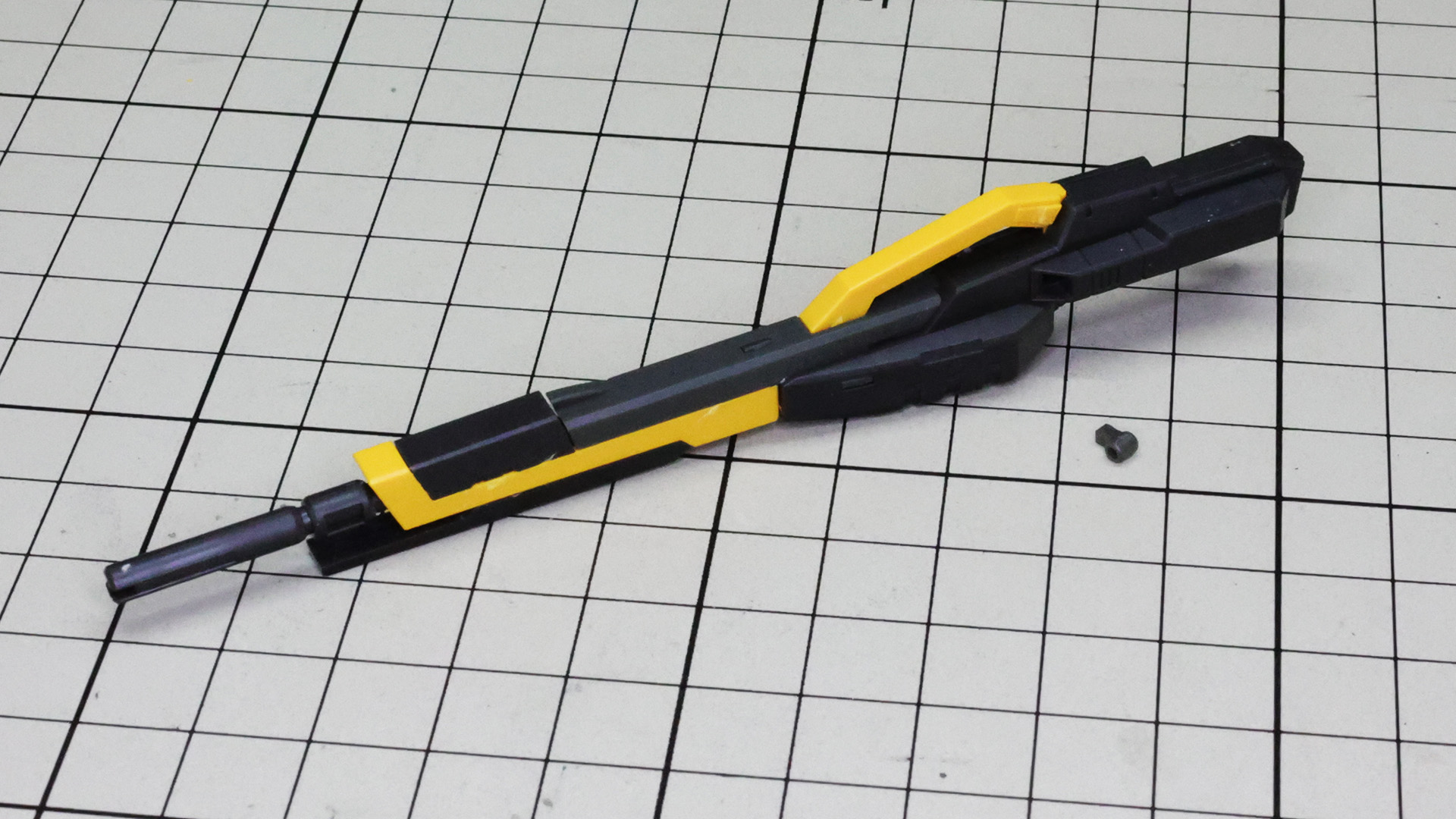 小さなパーツがありますから慎重に組み込みます