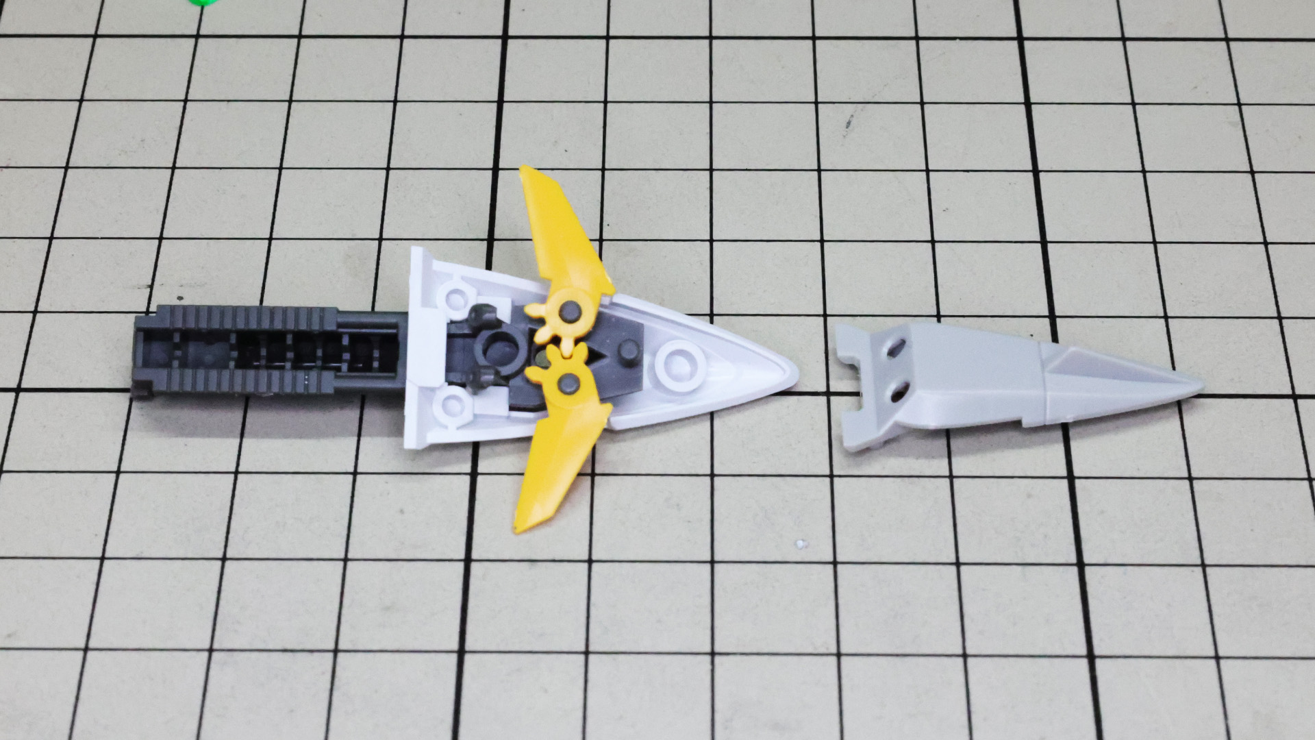 小翼はギアによって連動可動します