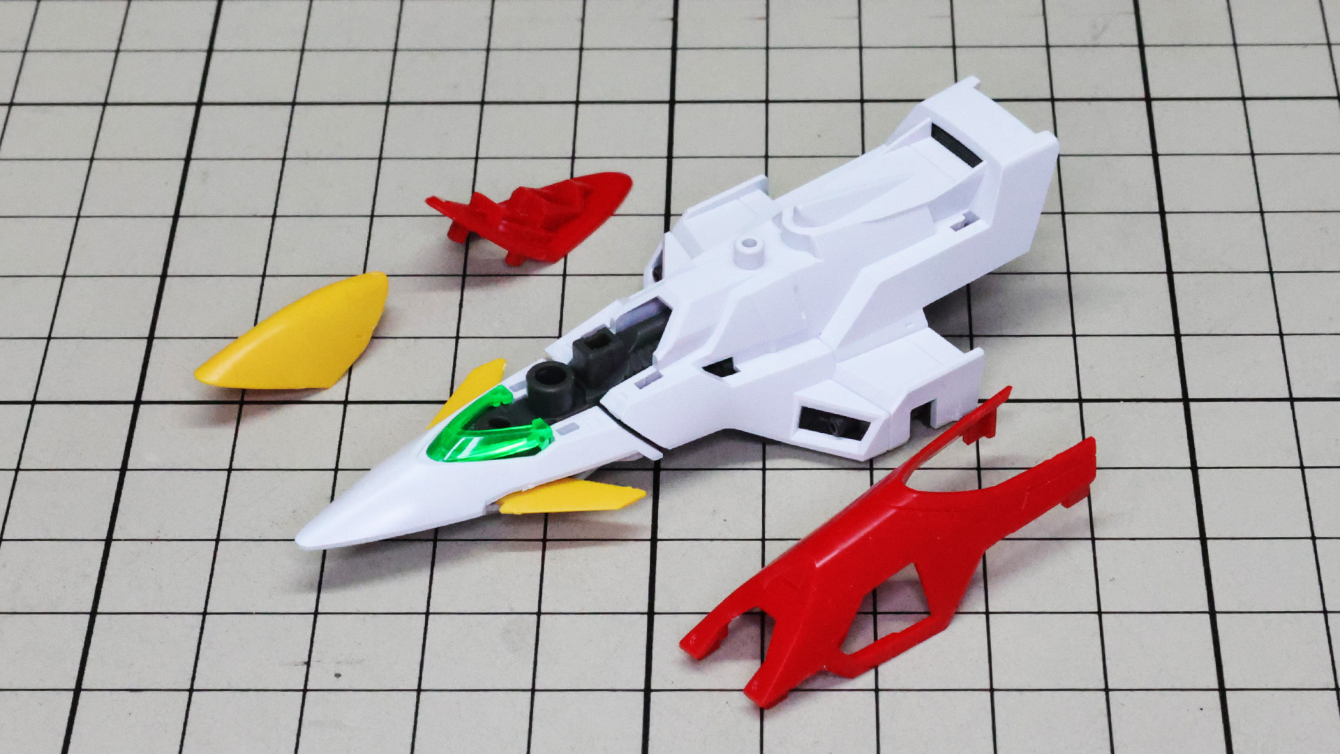 各加飾装甲を組み付けていきます