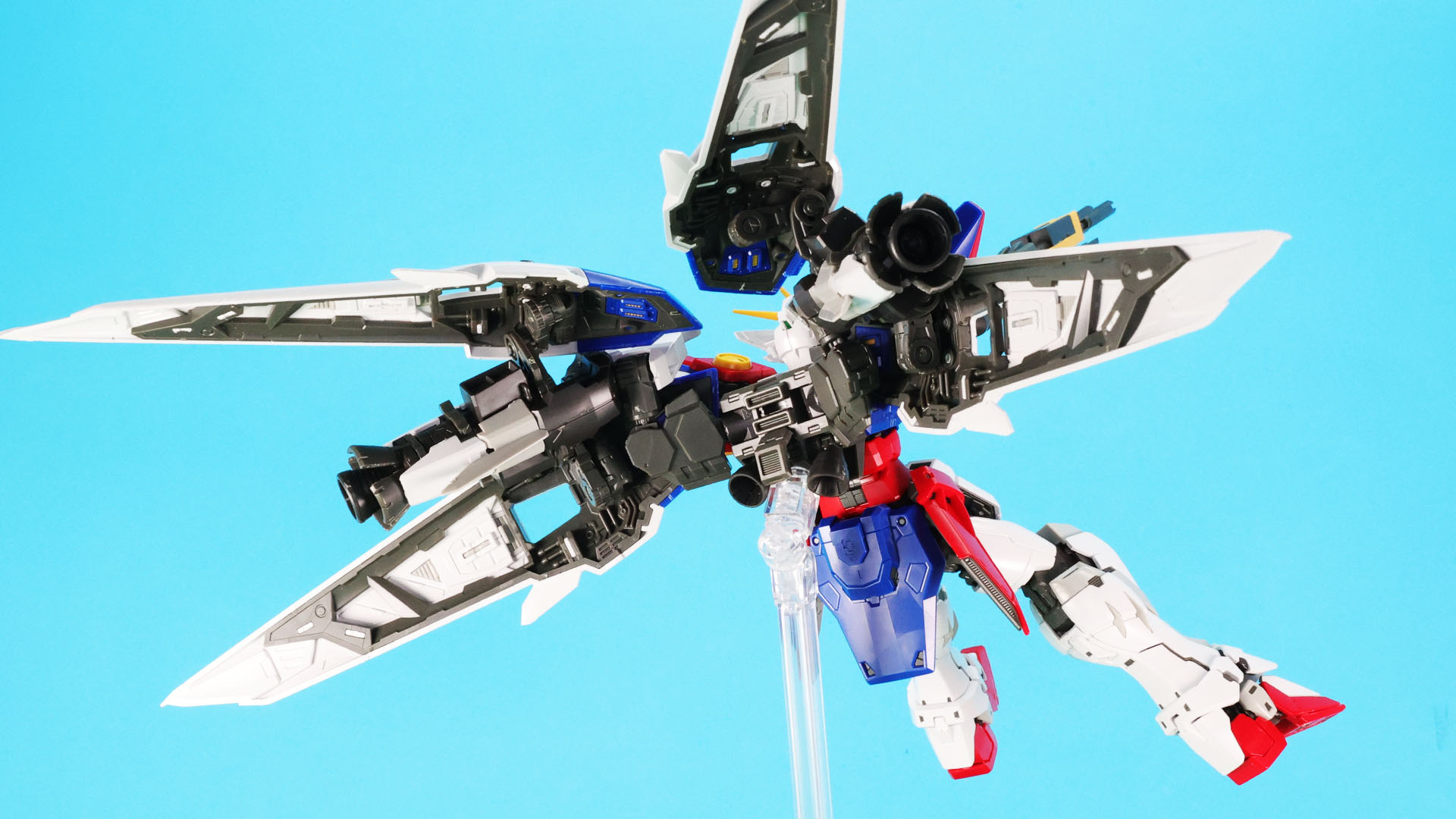 ウイングバインダーもかなり動かすことができます。かっこいい！