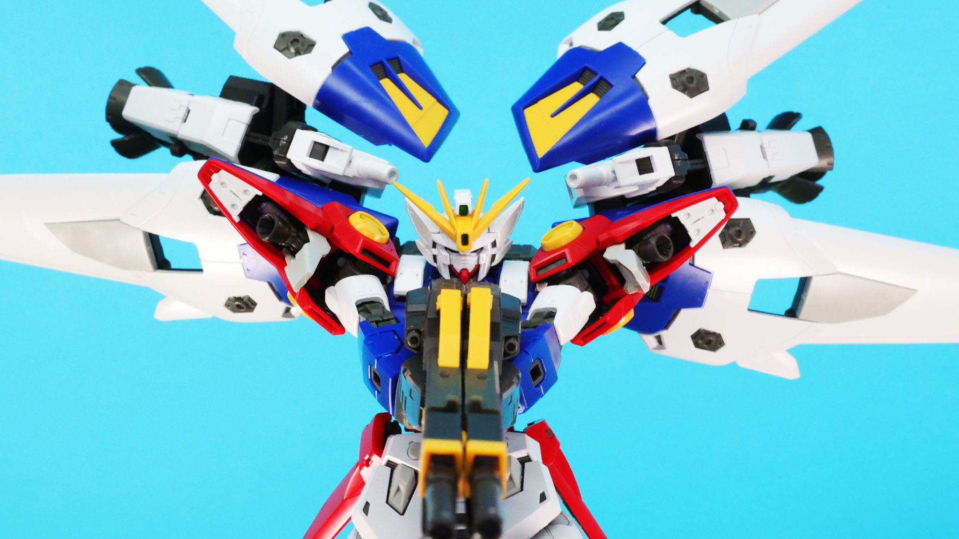 ウイングバインダーの基部の角度に注目です。かなり跳ね上げられます