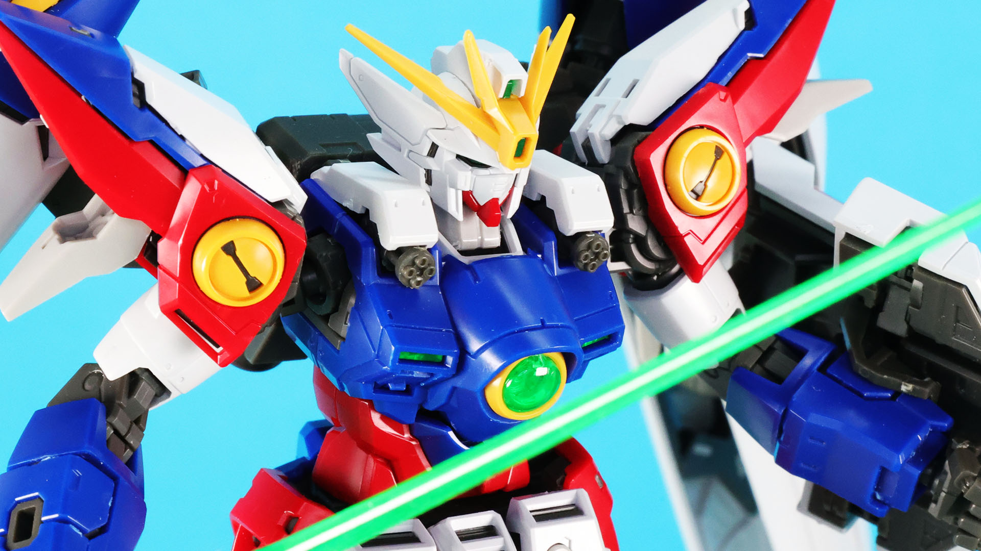 肩のマシンキャノンを展開できます