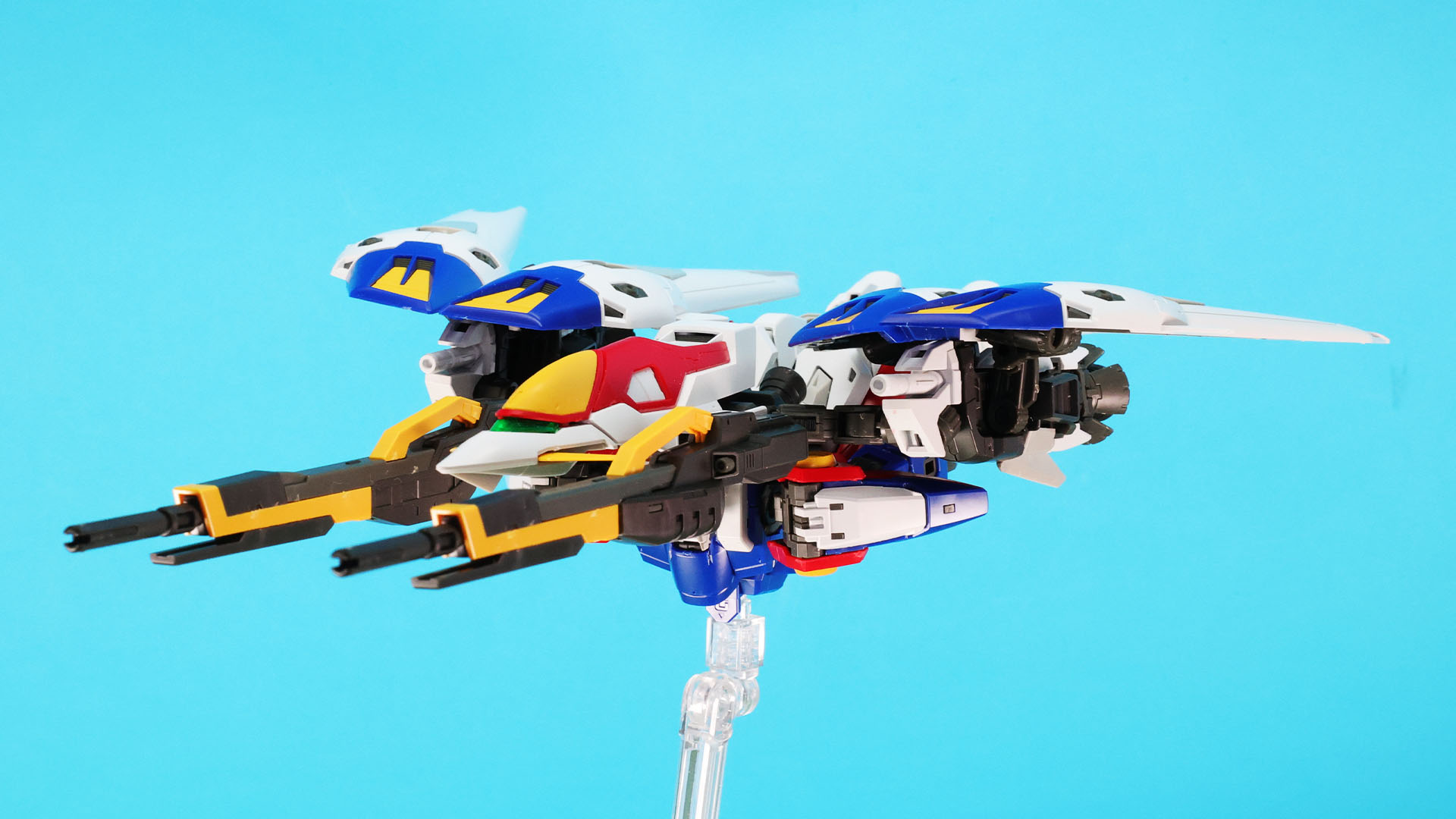 ウイングバインダーの多重関節によってしっかり保持しています