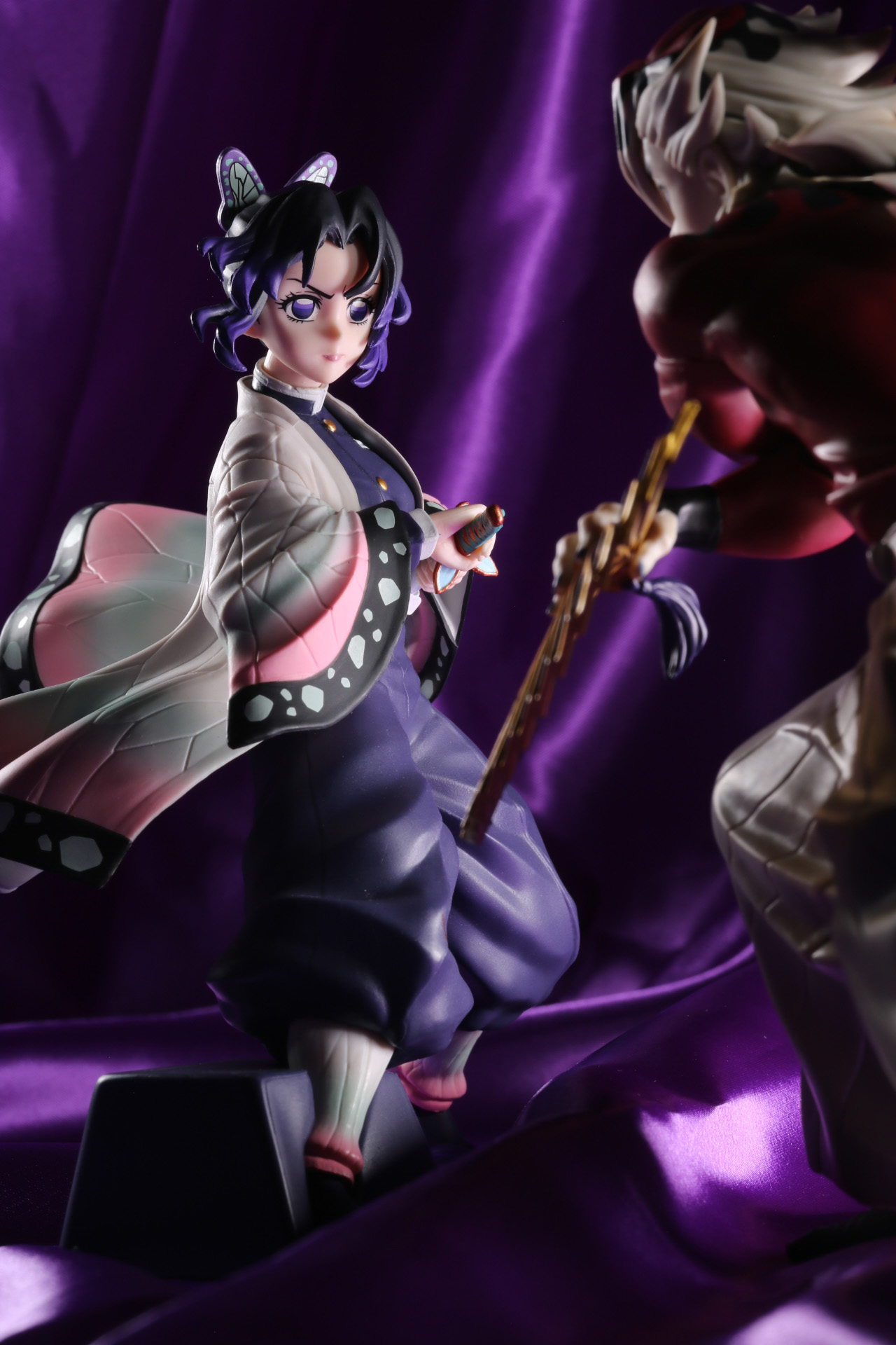 同日展開される「アニメ『鬼滅の刃』 VIBRATION STARS-童磨-」とディスプレイすれば対峙シーンを表現できる