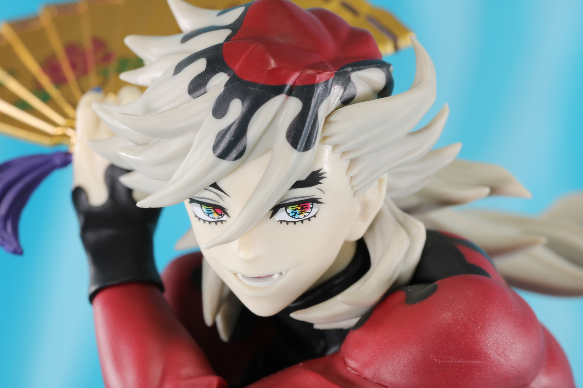 不敵な笑みを浮かべる表情や瞳も細かく再現