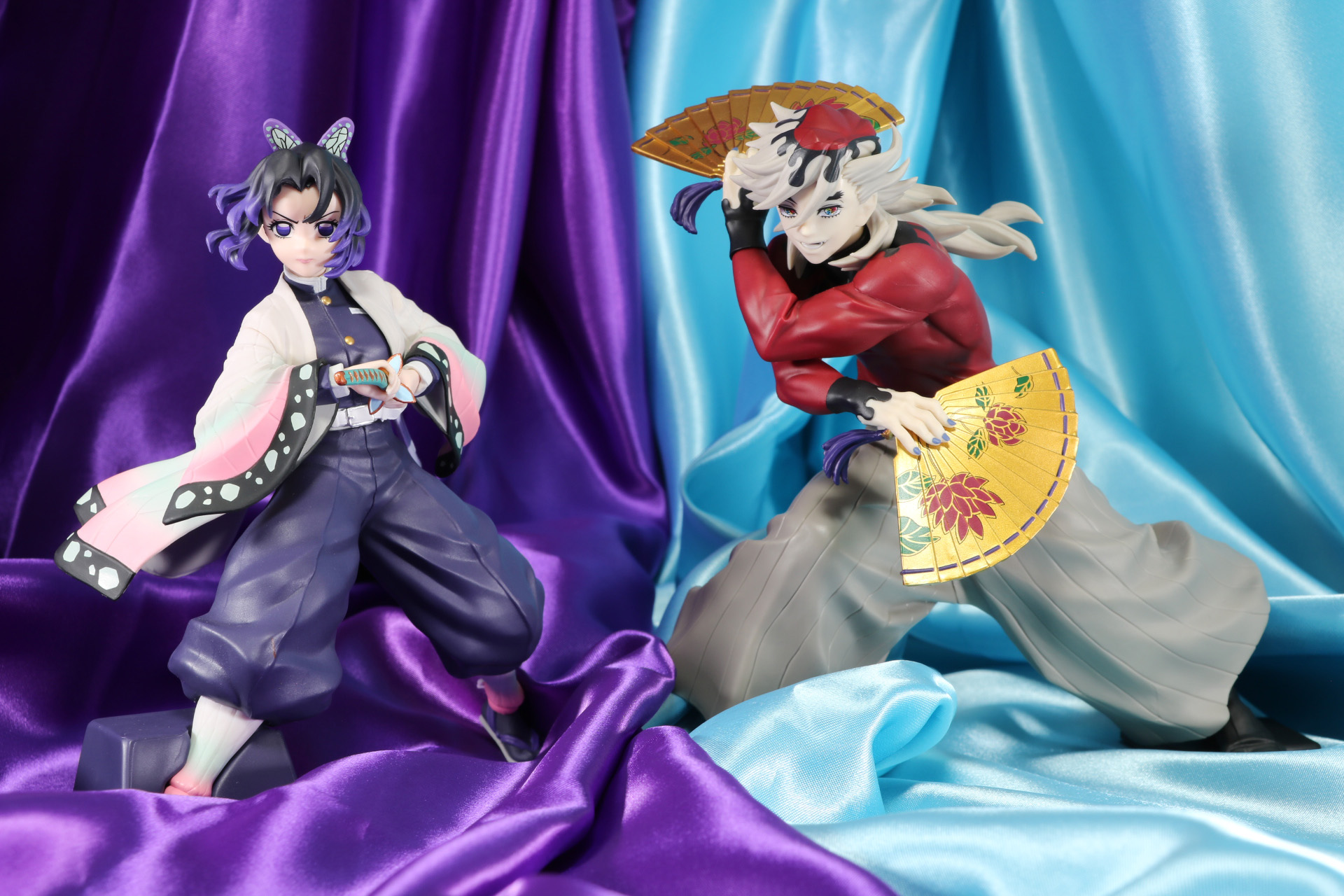 「アニメ『鬼滅の刃』 VIBRATION STARS-胡蝶しのぶ-」（左）と「アニメ『鬼滅の刃』 VIBRATION STARS-童磨-」（右）